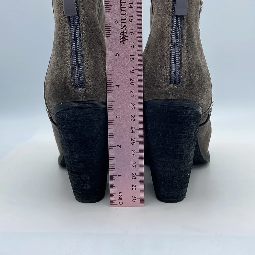 Sbicca Vintage Style Beaded angle suede 6.5